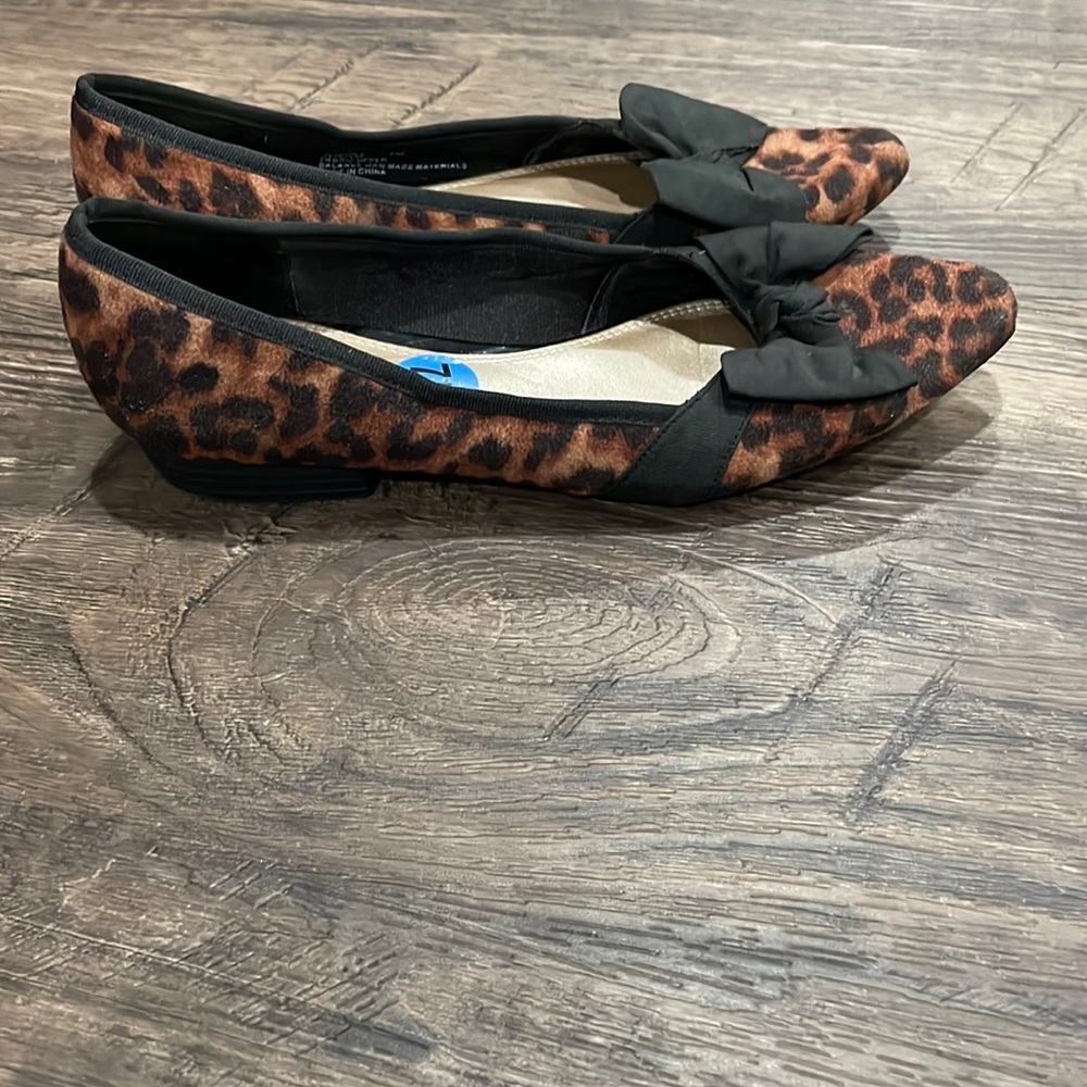 Leopard Flats with bow